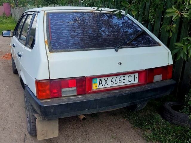 Белый ВАЗ 2109, объемом двигателя 1.5 л и пробегом 200 тыс. км за 1000 $, фото 2 на Automoto.ua