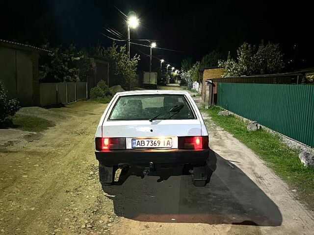 Белый ВАЗ 2109, объемом двигателя 1.3 л и пробегом 300 тыс. км за 800 $, фото 4 на Automoto.ua