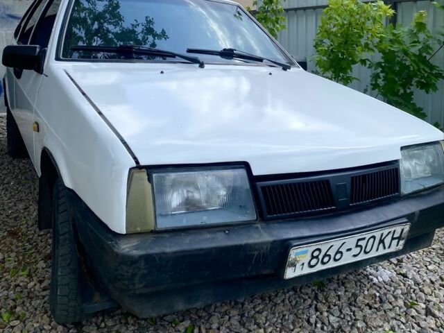 Белый ВАЗ 2109, объемом двигателя 1.3 л и пробегом 300 тыс. км за 750 $, фото 1 на Automoto.ua