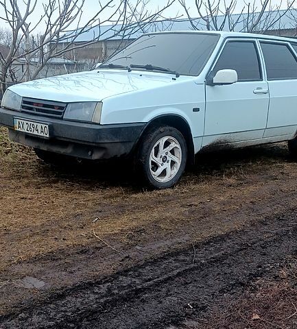 Белый ВАЗ 2109, объемом двигателя 1.6 л и пробегом 80 тыс. км за 1912 $, фото 3 на Automoto.ua