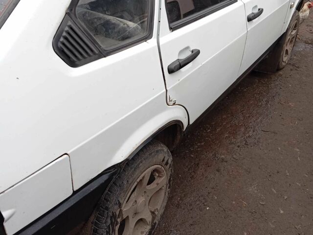 Белый ВАЗ 2109, объемом двигателя 1.5 л и пробегом 3 тыс. км за 712 $, фото 2 на Automoto.ua