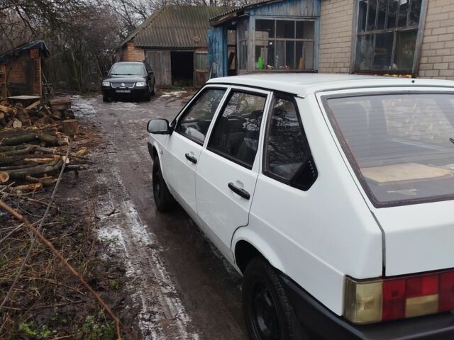 Белый ВАЗ 2109, объемом двигателя 1.5 л и пробегом 210 тыс. км за 1301 $, фото 2 на Automoto.ua