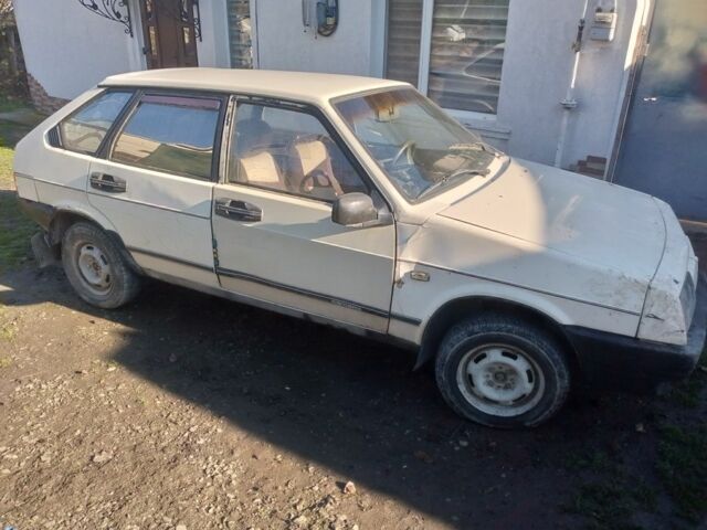 Белый ВАЗ 2109, объемом двигателя 0 л и пробегом 200 тыс. км за 370 $, фото 4 на Automoto.ua