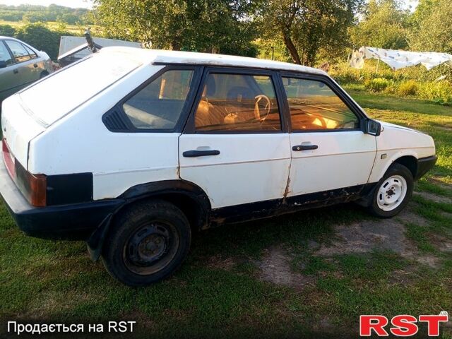 Белый ВАЗ 2109, объемом двигателя 1.3 л и пробегом 100 тыс. км за 260 $, фото 3 на Automoto.ua