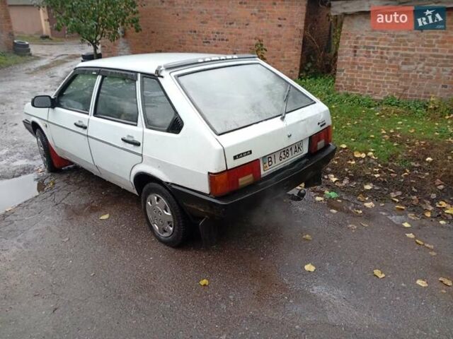 Белый ВАЗ 2109, объемом двигателя 1.29 л и пробегом 300 тыс. км за 681 $, фото 2 на Automoto.ua