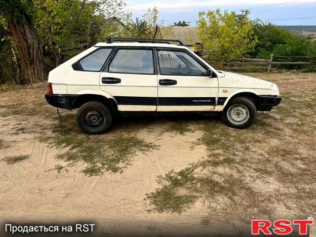 Белый ВАЗ 2109, объемом двигателя 1.5 л и пробегом 320 тыс. км за 450 $, фото 1 на Automoto.ua