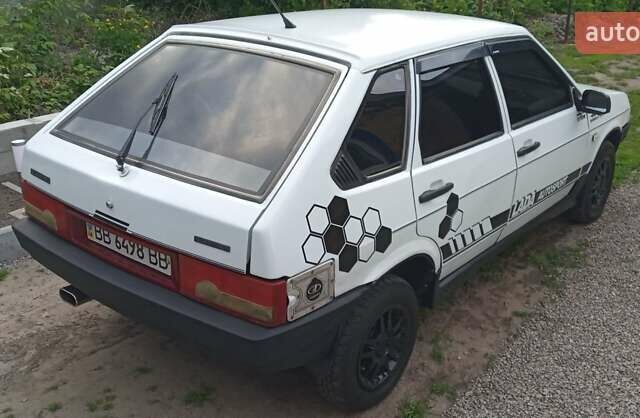 Белый ВАЗ 2109, объемом двигателя 1.5 л и пробегом 230 тыс. км за 800 $, фото 2 на Automoto.ua