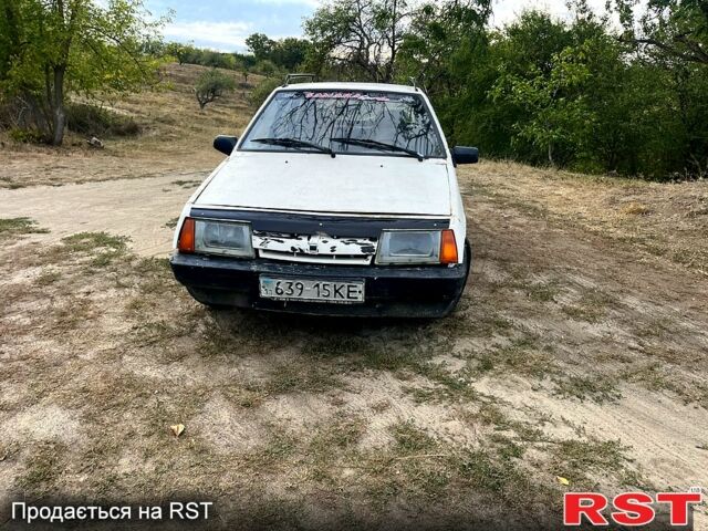 Белый ВАЗ 2109, объемом двигателя 1.5 л и пробегом 320 тыс. км за 450 $, фото 2 на Automoto.ua