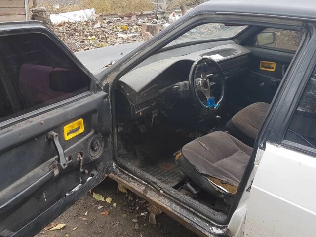 Белый ВАЗ 2109, объемом двигателя 1.3 л и пробегом 250 тыс. км за 800 $, фото 3 на Automoto.ua