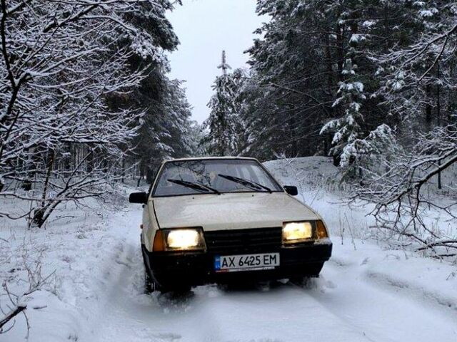 Белый ВАЗ 2109, объемом двигателя 1.5 л и пробегом 350 тыс. км за 1030 $, фото 2 на Automoto.ua