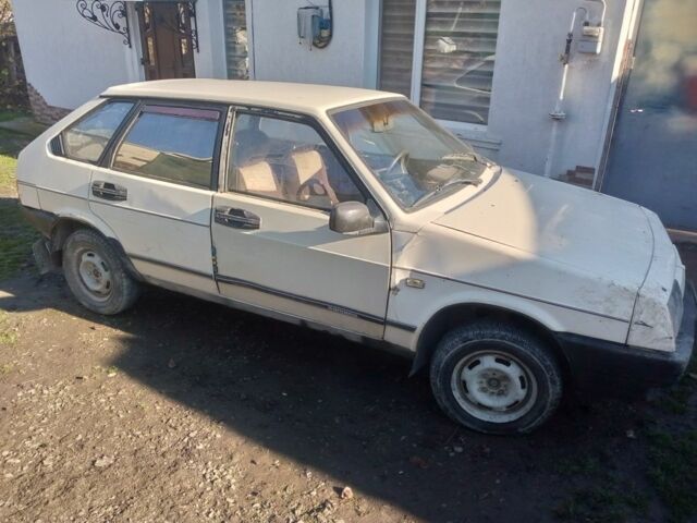 Белый ВАЗ 2109, объемом двигателя 0 л и пробегом 200 тыс. км за 370 $, фото 3 на Automoto.ua