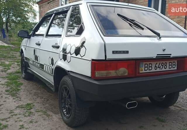 Белый ВАЗ 2109, объемом двигателя 1.5 л и пробегом 230 тыс. км за 800 $, фото 4 на Automoto.ua