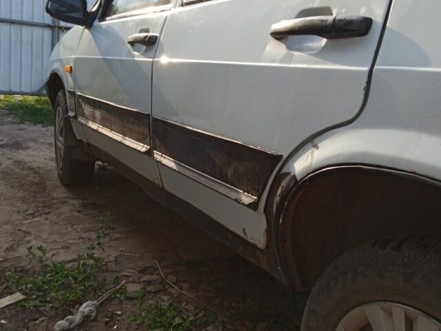 Белый ВАЗ 2109, объемом двигателя 1.3 л и пробегом 590 тыс. км за 879 $, фото 3 на Automoto.ua