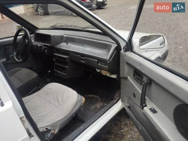 Белый ВАЗ 2109, объемом двигателя 1.5 л и пробегом 380 тыс. км за 1700 $, фото 2 на Automoto.ua