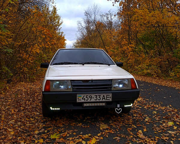 Белый ВАЗ 2109, объемом двигателя 1.6 л и пробегом 25 тыс. км за 950 $, фото 2 на Automoto.ua