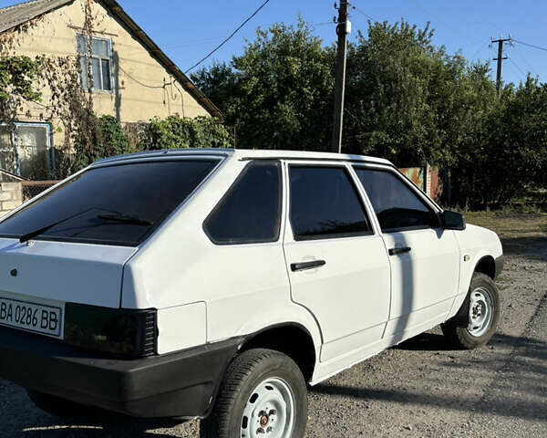 ВАЗ 2109 1990 в Кропивницком (Кировограде) на Automoto.ua Белый ВАЗ 2109, объемом двигателя 1.5 л и пробегом 130 тыс. км за 2000 $, фото 5 на Automoto.ua