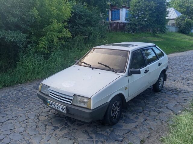 Белый ВАЗ 2109, объемом двигателя 1.5 л и пробегом 200 тыс. км за 700 $, фото 3 на Automoto.ua