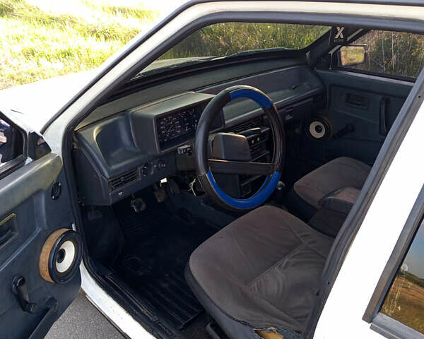 Белый ВАЗ 2109, объемом двигателя 1.6 л и пробегом 25 тыс. км за 950 $, фото 3 на Automoto.ua