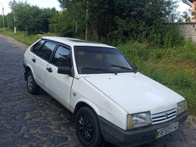 Белый ВАЗ 2109, объемом двигателя 1.5 л и пробегом 200 тыс. км за 700 $, фото 2 на Automoto.ua