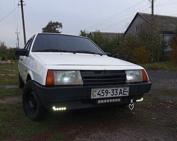 Белый ВАЗ 2109, объемом двигателя 1.6 л и пробегом 27 тыс. км за 900 $, фото 2 на Automoto.ua