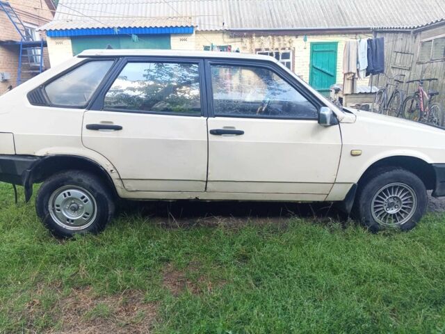 Белый ВАЗ 2109, объемом двигателя 1.3 л и пробегом 150 тыс. км за 800 $, фото 4 на Automoto.ua
