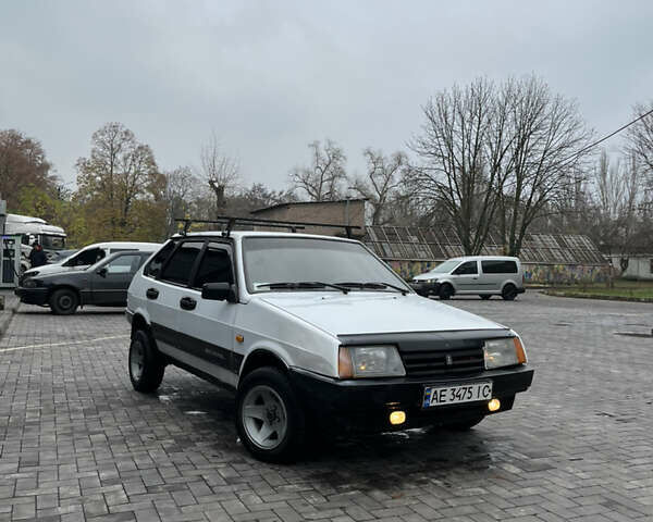 Белый ВАЗ 2109, объемом двигателя 1.5 л и пробегом 500 тыс. км за 950 $, фото 2 на Automoto.ua