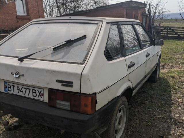 Белый ВАЗ 2109, объемом двигателя 1.3 л и пробегом 50 тыс. км за 450 $, фото 3 на Automoto.ua