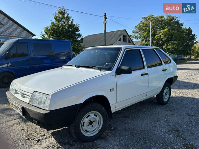 ВАЗ 2109 1990 в Кропивницком (Кировограде) на Automoto.ua Белый ВАЗ 2109, объемом двигателя 1.5 л и пробегом 130 тыс. км за 2000 $, фото 10 на Automoto.ua