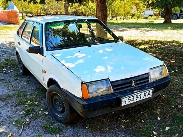Белый ВАЗ 2109, объемом двигателя 1.5 л и пробегом 50 тыс. км за 600 $, фото 4 на Automoto.ua
