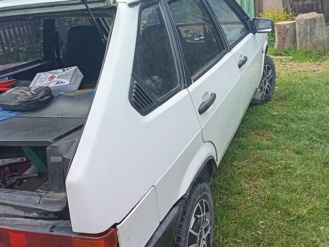 Белый ВАЗ 2109, объемом двигателя 5 л и пробегом 5 тыс. км за 750 $, фото 1 на Automoto.ua