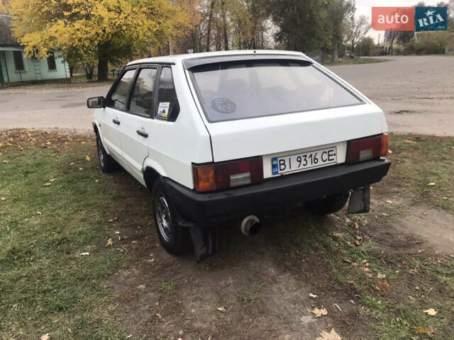 Белый ВАЗ 2109, объемом двигателя 1.6 л и пробегом 300 тыс. км за 1700 $, фото 3 на Automoto.ua