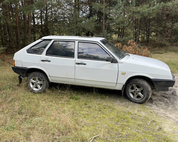 Белый ВАЗ 2109, объемом двигателя 1.3 л и пробегом 399 тыс. км за 900 $, фото 1 на Automoto.ua