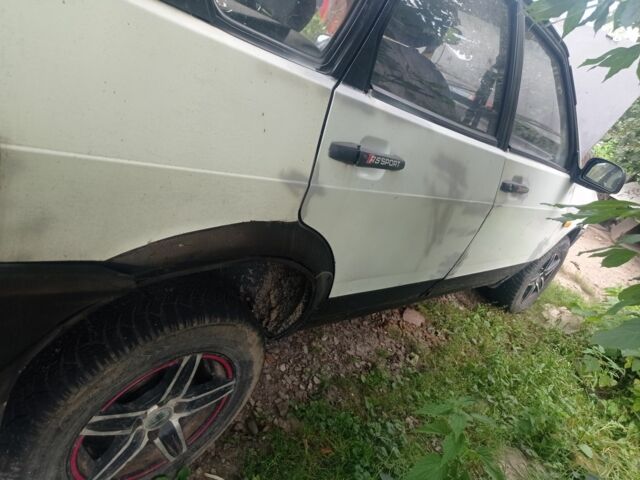 Белый ВАЗ 2109, объемом двигателя 1 л и пробегом 1 тыс. км за 400 $, фото 4 на Automoto.ua
