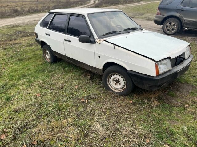 Белый ВАЗ 2109, объемом двигателя 1.3 л и пробегом 200 тыс. км за 238 $, фото 2 на Automoto.ua