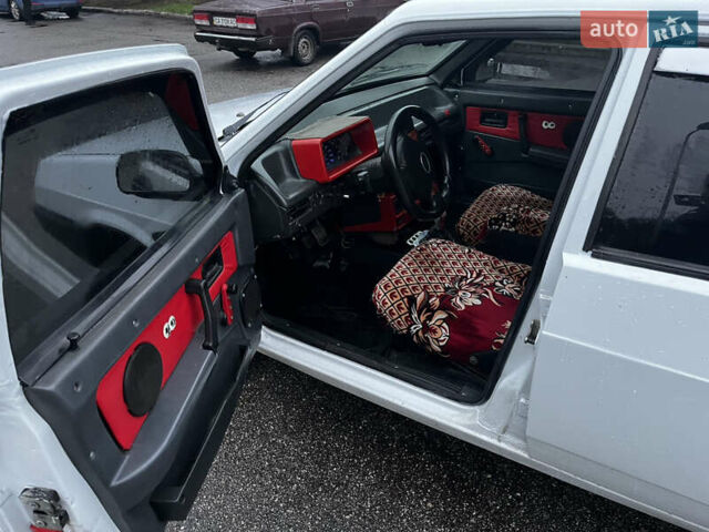 Белый ВАЗ 2109, объемом двигателя 1.5 л и пробегом 100 тыс. км за 1590 $, фото 3 на Automoto.ua