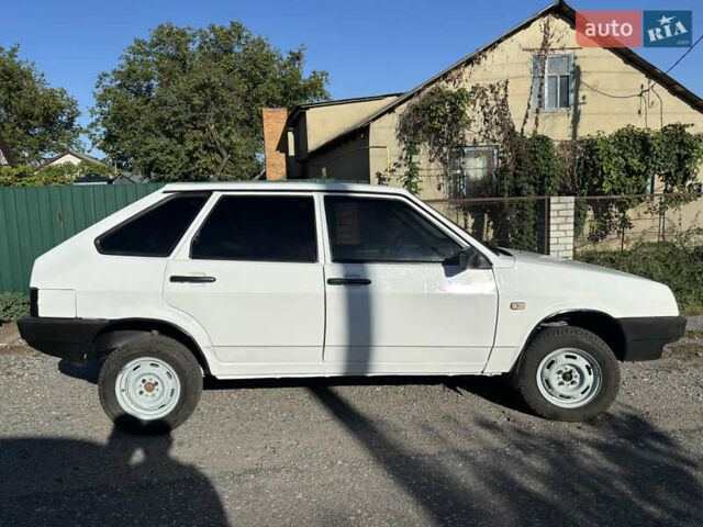 ВАЗ 2109 1990 в Кропивницком (Кировограде) на Automoto.ua Белый ВАЗ 2109, объемом двигателя 1.5 л и пробегом 130 тыс. км за 2000 $, фото 4 на Automoto.ua