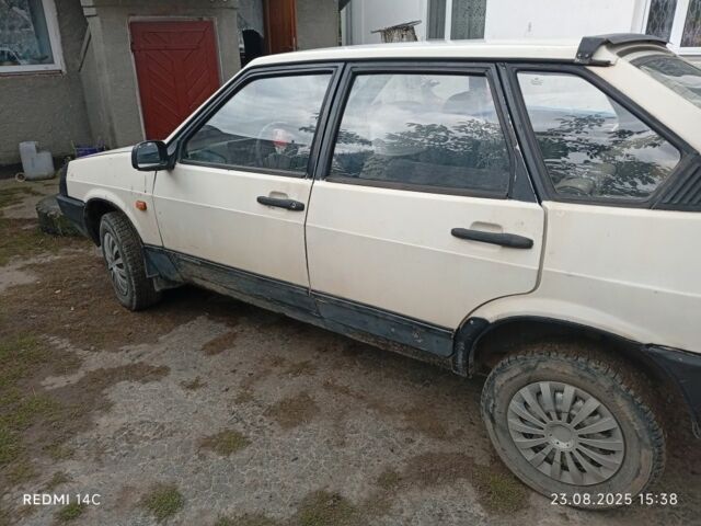 Белый ВАЗ 2109, объемом двигателя 1.5 л и пробегом 65 тыс. км за 800 $, фото 2 на Automoto.ua