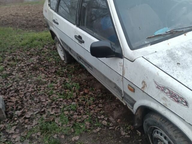 Белый ВАЗ 2109, объемом двигателя 0 л и пробегом 200 тыс. км за 379 $, фото 4 на Automoto.ua
