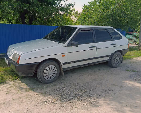Белый ВАЗ 2109, объемом двигателя 1.5 л и пробегом 170 тыс. км за 1000 $, фото 2 на Automoto.ua