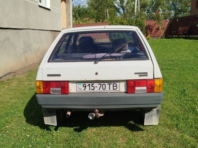 Белый ВАЗ 2109, объемом двигателя 1 л и пробегом 120 тыс. км за 450 $, фото 1 на Automoto.ua