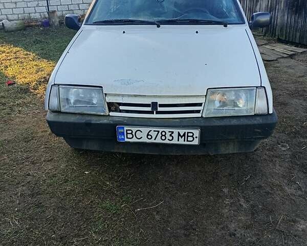 Белый ВАЗ 2109, объемом двигателя 1.3 л и пробегом 200 тыс. км за 600 $, фото 3 на Automoto.ua