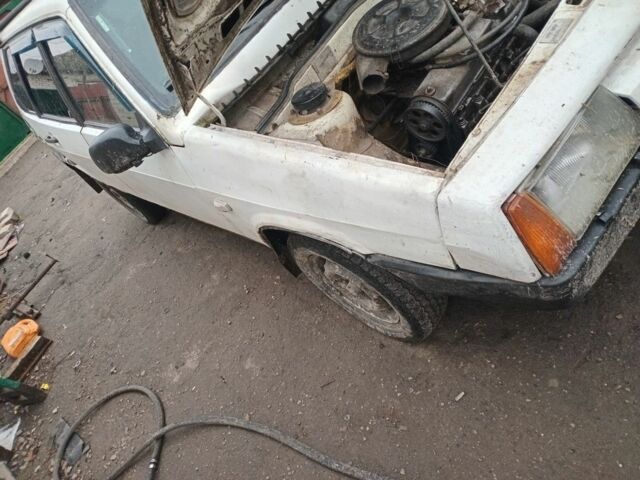 Белый ВАЗ 2109, объемом двигателя 1 л и пробегом 150 тыс. км за 594 $, фото 4 на Automoto.ua