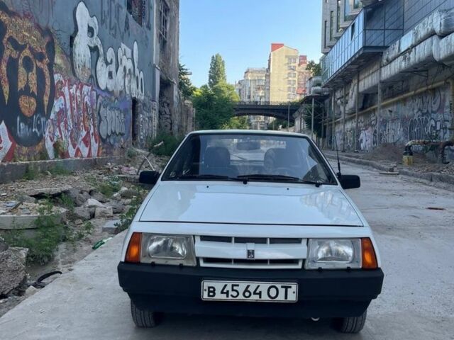 Белый ВАЗ 2109, объемом двигателя 1.5 л и пробегом 54 тыс. км за 2600 $, фото 3 на Automoto.ua