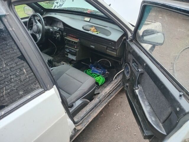 Белый ВАЗ 2109, объемом двигателя 1 л и пробегом 150 тыс. км за 594 $, фото 3 на Automoto.ua