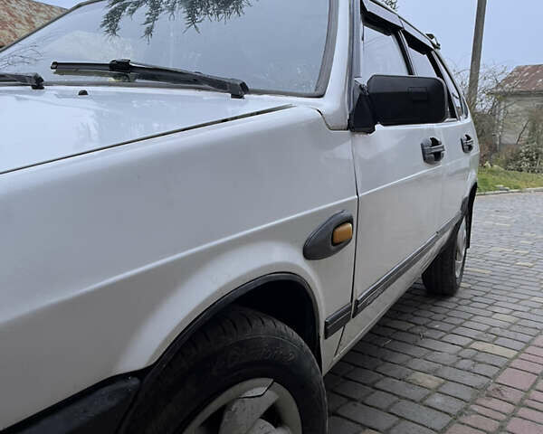 Белый ВАЗ 2109, объемом двигателя 1.5 л и пробегом 283 тыс. км за 826 $, фото 3 на Automoto.ua