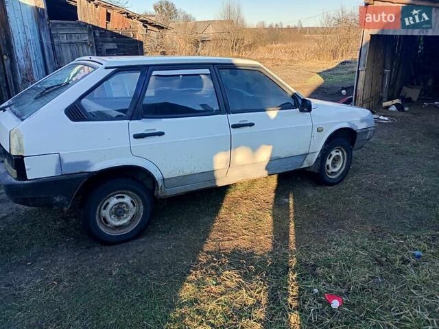 Белый ВАЗ 2109, объемом двигателя 1.3 л и пробегом 200 тыс. км за 600 $, фото 4 на Automoto.ua