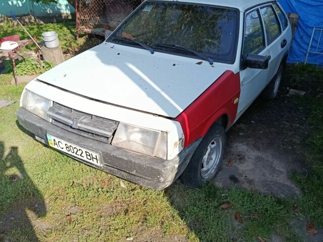 Белый ВАЗ 2109, объемом двигателя 1 л и пробегом 140 тыс. км за 350 $, фото 3 на Automoto.ua