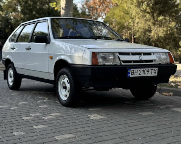 Белый ВАЗ 2109, объемом двигателя 1.5 л и пробегом 105 тыс. км за 3000 $, фото 1 на Automoto.ua