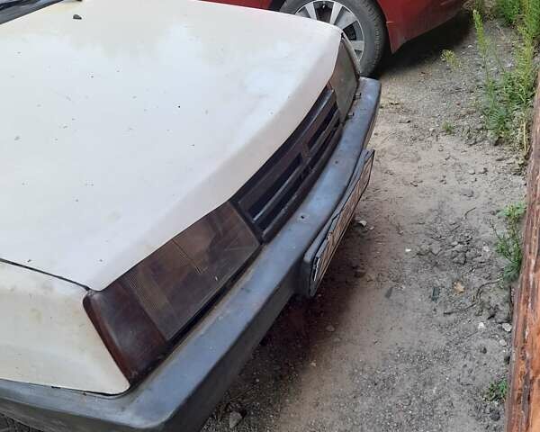 Белый ВАЗ 2109, объемом двигателя 1.5 л и пробегом 120 тыс. км за 533 $, фото 2 на Automoto.ua