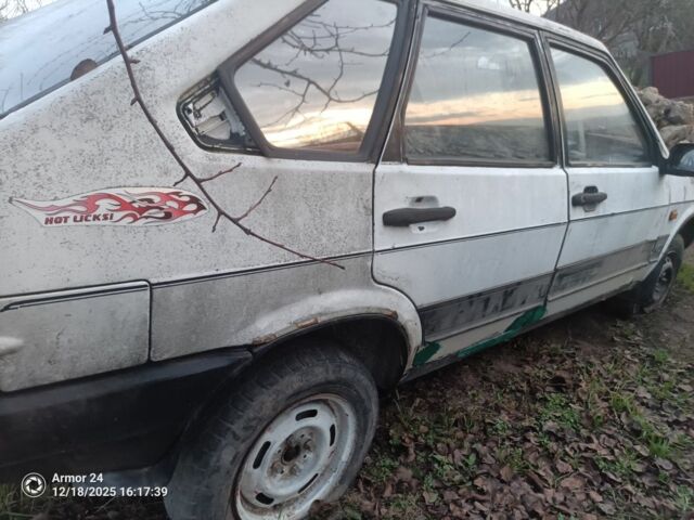 Белый ВАЗ 2109, объемом двигателя 0 л и пробегом 200 тыс. км за 379 $, фото 3 на Automoto.ua